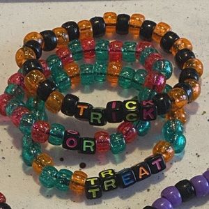 Trick or treat kandi set<3
